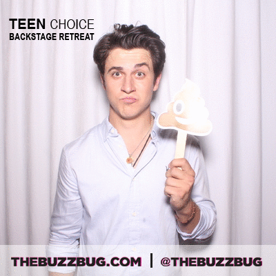 an animated GIF of David Henrie taken by Maple Leaf Photo Booths at The Teen Choice Awards 2016